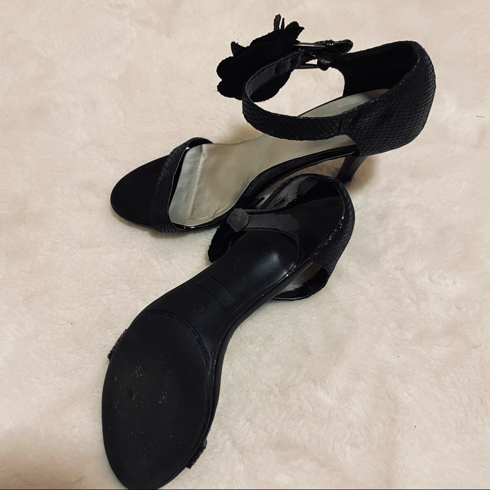 Madeline Stuart Black Flower Heels - Picture 4 of 6